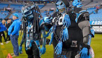 Predator y Skeletor listos para ver a los Carolina Panthers. Ya, si me hubierais preguntado yo también habría dicho que estos dos deberían ser hinchas de los Raiders, pero la NFL nos da estas sorpresas.
