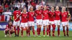 BREDA, NETHERLANDS - AUGUST 03: Team of Denmark reacts during penalties during the UEFA Women&#039;s Euro 2017 Semi Final match between Denmark and Austria at Rat Verlegh Stadion on August 3, 2017 in Breda, Netherlands. (Photo by Maja Hitij/Getty Images)