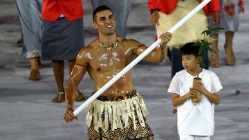 Tonga's oiled-up Olympic flagbearer qualifies for Winter Games