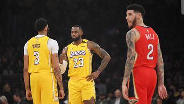 Los ex jugadores de los Lakers fueron recibidos con aplausos en su regreso al Staples Center por primera vez desde que fueron transferidos a Pelicans previo al arranque de esta temporada.