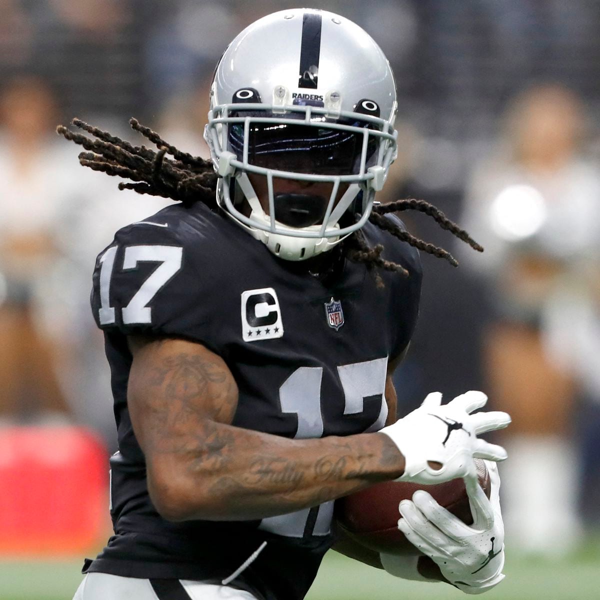 Chiefs vs Raiders: Davante Adams pushes photographer and