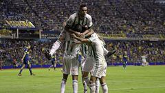 Jugadores de Palmeiras celebrando un gol ante Boca Juniors en La Bombonera por Copa Libertadores