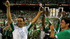 Oliveira, que marc&oacute; al C&aacute;diz, con la Copa de 2005.