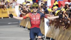 Carlos Rodríguez celebra la victoria en Morzine, meta de la 14ª etapa del Tour, tras marcharse en solitario en el descenso del mítico Joux Plane.