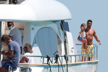Messi y Suárez de vacaciones con sus familias en Ibiza