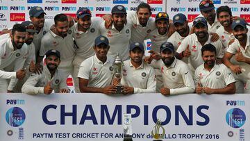 Cricket - India v England - Fifth Test cricket match - M A Chidambaram Stadium, Chennai, India - 20/12/16. India&#039;s players pose with the trophy after winning the test series. REUTERS/Danish Siddiqui