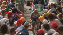 Marco Pantani asciende las rampas del Alpe d&#039;Huez durante el Tour de Francia de 1995.