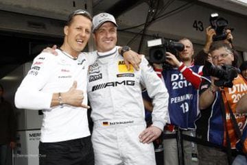 Michael y Ralf Schumacher. El menor de los Schumacher siempre corrió a la sombra de su hermano mayor, quien ganó siete veces el campeonato mundial de la Fórmula 1. Ralf al menos ha ganado 6 carreras.  