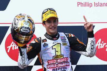 PHILLIP ISLAND, AUSTRALIA - OCTOBER 28: Marc Marquez of Spain and rider of the #93 Team CatalunyaCaixa Repsol Suter celebrates after he clinched the Moto2 World Championship at the Australian MotoGP, which is round 17 of the MotoGP World Championship at Phillip Island Grand Prix Circuit on October 28, 2012 in Phillip Island, Australia. (Photo by Robert Cianflone/Getty Images) ALEGRIA CELEBRACION PODIO CAMPEON MOTOGP 2012