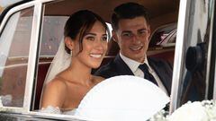 Andrea Martínez y Kepa Arrizabalaga salen de la iglesia ya convertidos en marido y mujer.