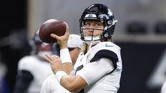 ATLANTA, GA - AUGUST 27: Trevor Lawrence #16 of the Jacksonville Jaguars warms up prior to a preseason game against the Atlanta Falcons at Mercedes-Benz Stadium on August 27, 2022 in Atlanta, Georgia.   Todd Kirkland/Getty Images/AFP
== FOR NEWSPAPERS, INTERNET, TELCOS & TELEVISION USE ONLY ==