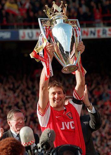Tony Adams | Arsenal: Toda una vida en Arsenal, desde 1983 al 2002 en los 'gunners'. Ganó 10 títulos en tres décadas distintas.