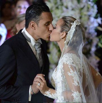 Se casaron por la iglesia en 2015 en Costa Rica y su boda acudieron cerca de 250 invitados; se llegó a decir que este evento fue “la boda del año en Costa Rica”.