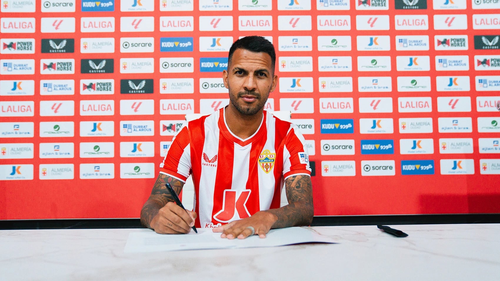 Oficial: Jonathan Viera firma por el Almería hasta 2025