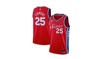 La camiseta de Simmons es imprescindible para aquellos que en el futuro querrán decir que ya le apoyaban hasta en sus primeros años