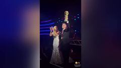 ¿No será mucho? Campeón mundial argentino prefirió besar la copa antes que a su novia