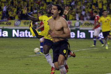 Luego dos goles de Falcao, de penal, pusieron el 3-3 y Colombia clasificó a un mundial luego de 16 años.