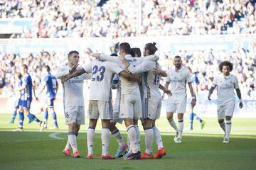 Real Madrid celebrate during their 4-1 win over Alavés this weekend.