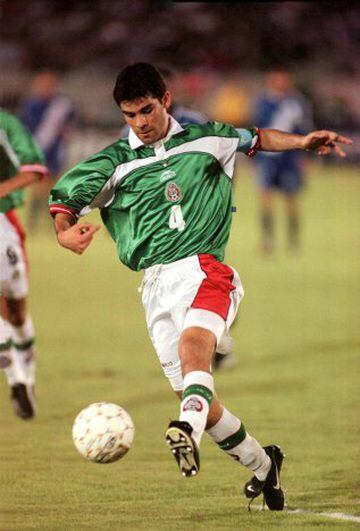 Sus primeros pasos con la Selección MExicana de Fútbol (2000)