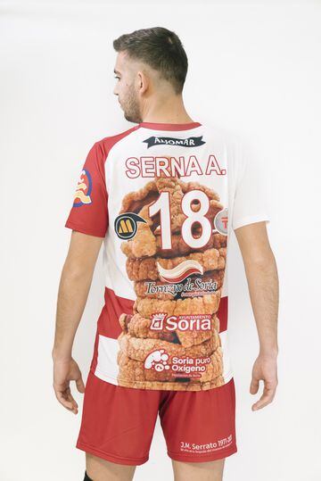 Los torreznos de Soria, estrellas en una de las camisetas más raras del deporte