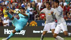 LANDOVER, MD - JULY 26: Luis Suarez #9 of Barcelona shoots against Manchester United in the first half during the International Champions Cup match at FedExField on July 26, 2017 in Landover, Maryland.   Patrick Smith/Getty Images/AFP == FOR NEWSPAPERS, 