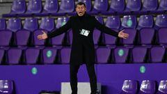 VALLADOLID, SPAIN - JANUARY 19: Jorge Almiron, Manager of Elche CF gives instructions to their side during the La Liga Santander match between Real Valladolid CF and Elche CF at Estadio Municipal Jose Zorrilla on January 19, 2021 in Valladolid, Spain. Spo