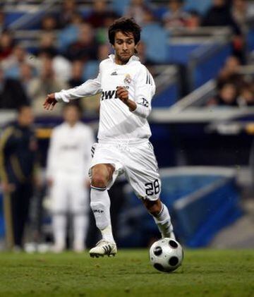 Bueno played with the U-14 side in 2001-2002 and eventually made his first team debut in 2008 going on to feature in the league and Champions League for the Bernabeu outfit that season. Just one year later he moved to Real Valladolid on a five year deal.