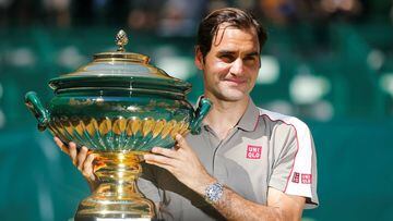 Roger Federer celebrates winning the final against Belgium&#039;s David Goffin. 