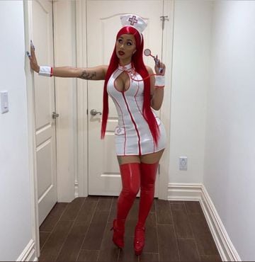 La rapera estadounidense se disfrazó de algo más clásico pero no dejo de ser extravagente; una sexy enfermera. 