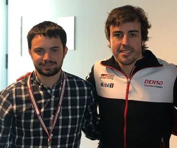 El redactor de As, Jesús Balseiro, y Fernando Alonso, en Portimao.