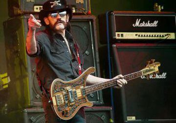 Si bien la muerte del vocalista de Motörhead ocurrió el 28 de diciembre de 2015, muchos que creen que su partida fue el preámbulo del fatídico 2016. El bajista murió a los 70 años por causa de un cáncer fulminante