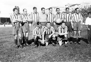 En 1921 el Athletic de Madrid se desvinculó por completo del Athletic de Bilbao, puesto que llevaba unos años ya funcionando de forma independiente. Para diferenciarse del Athletic Club, la entidad madrileña adoptó de forma definitiva los pantalones azule