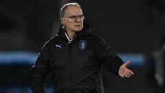 Uruguay's Argentine coach Marcelo Bielsa gestures during the friendly football match between Uruguay and Cuba, at the Centenario stadium in Montevideo, on June 20, 2023. (Photo by Pablo PORCIUNCULA / AFP)