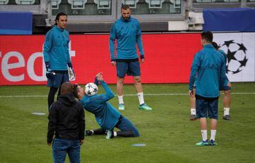 Cristiano controls the ball in Monday's training session in Turin.