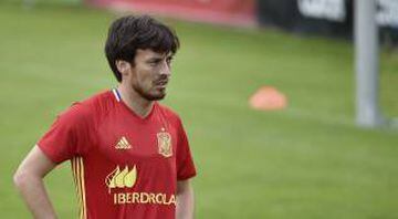 Plagued by injuries, when he's been fit and on the field Silva has probably been Manchester City's best player, their poor showing in the Champions League semi-final was in part put down to his absence, but Del Bosque will be aware of the Premier shipwrec