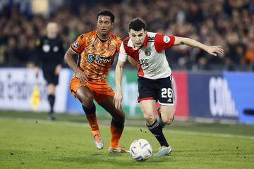 Idrissi (right) on the ball for Feyenoord.