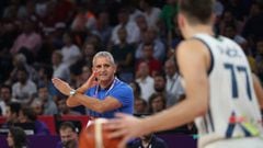 Basketball - Slovenia v Latvia - European Championships EuroBasket 2017 Quarter Finals - Istanbul, Turkey - September 12, 2017 - Coach İgor Kokoskov of Slovenia reacts. REUTERS/Osman Orsal