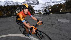 El ciclista espa&ntilde;ol del Bahrain-Victorious Pello Bilbao, durante la decimoctava etapa del Giro de Italia 2020 entre Pinzolo y Laghi di Cancano.