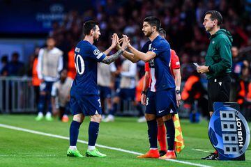 Lionel MESSI of Paris Saint Germain (PSG) and Carlos SOLER of Paris Saint Germain (PSG) during the UEFA Champions League Group H match between Paris Saint Germain and Juventus Turin at Parc des Princes on September 6, 2022 in Paris, France. (Photo by Baptiste Fernandez/Icon Sport via Getty Images)