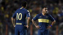 Edwin Cardona y Carlos Tevez durante un partido con Boca Juniors.