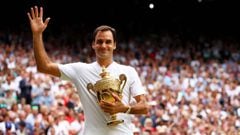 LONDON, ENGLAND - JULY 16:  Roger Federer of Switzerland celebrates victory with the trophy after the Gentlemen&#039;s Singles final against  Marin Cilic of Croatia on day thirteen of the Wimbledon Lawn Tennis Championships at the All England Lawn Tennis 