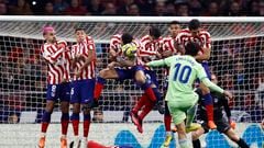 Soccer Football - LaLiga - Atletico Madrid v Getafe - Metropolitano, Madrid, Spain - February 4, 2023 Getafe's Enes Unal shoots at goal from a free kick REUTERS/Juan Medina