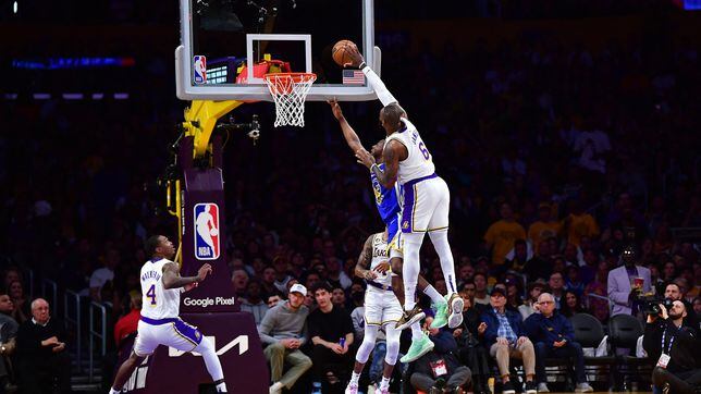 NBA play-offs: Golden State Warriors beat Los Angeles Lakers 127-100 to  level series - BBC Sport