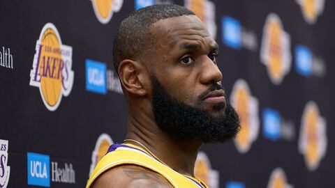 Los Angeles (United States), 02/10/2023.- Los Angeles Lakers' Lebron James speaks at Lakers Media Day at the UCLA Health Training Center in Los Angeles, California, USA, 02 October 2023. (Baloncesto) EFE/EPA/ALLISON DINNER SHUTTERSTOCK OUT
