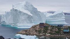 El iceberg gigante que se desprendi&oacute; del glaciar de Helheim, frente a la costa de Innaarsuit (Groenlandia).