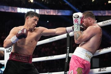 Bivol still waiting for Canelo purse due to Russia sanctions