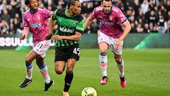 Sassuolo's French forward Armand Lauriente (C) challenges Juventus' Colombian defender Juan Cuadrado (L) and Juventus' Italian defender Federico Gatti during the Italian Serie A football match between Sassuolo and Juventus on April 16, 2023 at the Mapei stadium in Sassuolo. (Photo by Alberto PIZZOLI / AFP) (Photo by ALBERTO PIZZOLI/AFP via Getty Images)