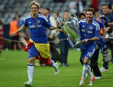 Vestuario y amistad compartieron Torres y el asturiano. Ambos fueron dobles campeones de Europa en 2012 con el Chelsea y con España.