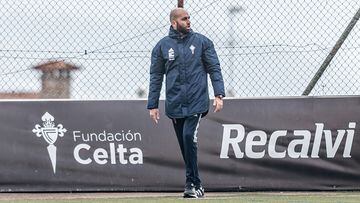 El nuevo entrenador del Celta B, Claudio Giráldez, en un entrenamiento durante con el Juvenil A de la pasada temporada.