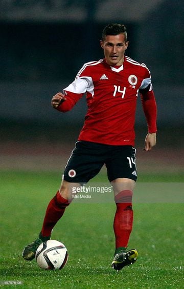 Nació en Basilea pero es de origen kosovar. Decidió representar a Albania en lugar de Suiza.